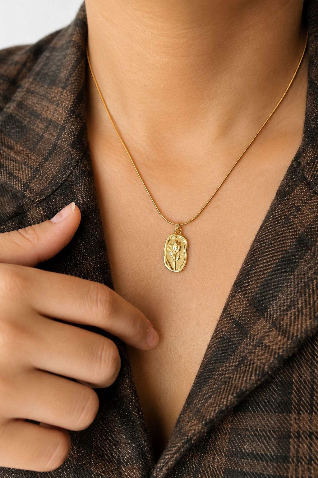 Vintage Rose Coin Pendant Necklace for Women | Gold Floral Necklace